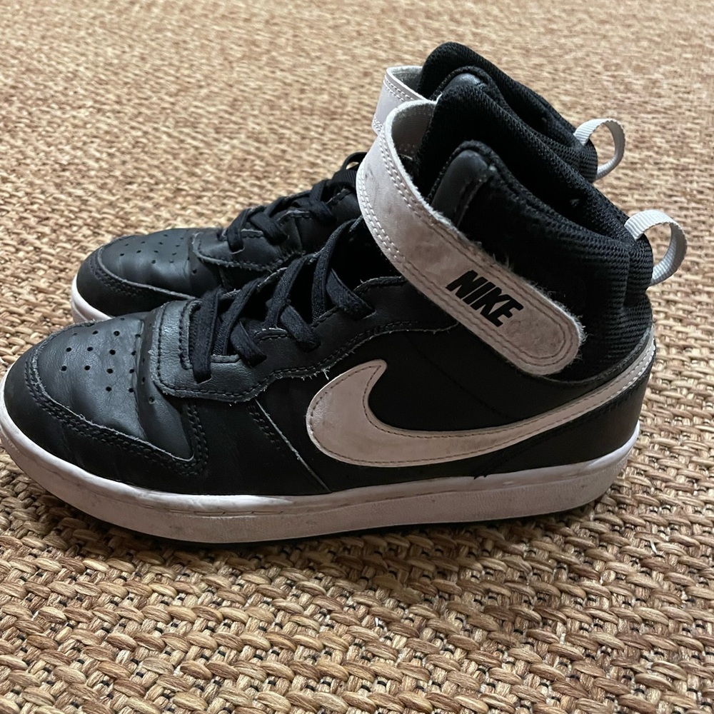 Boys Nike Court Borough Mid, size 3.